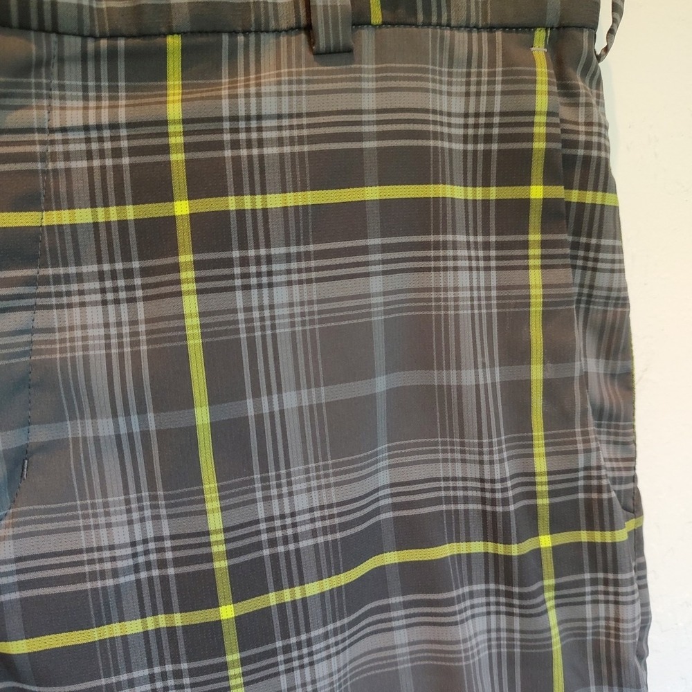 Nike Golf Tour Performance Dri-Fit Men Sz 34 Black Gray Plaid Shorts Stretch - Picture 2 of 8